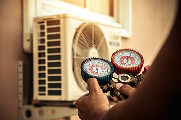Professional Air Conditioning Service technician working in Tuskegee Institute, AL